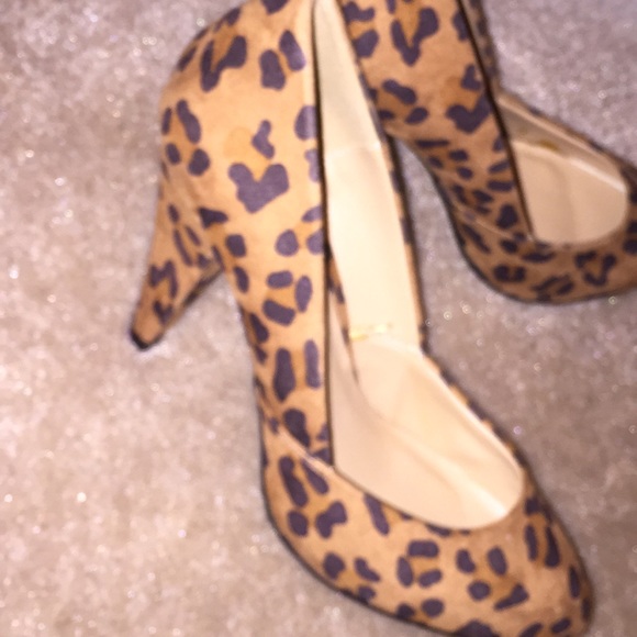 Cheetah Print heels - Picture 2 of 7